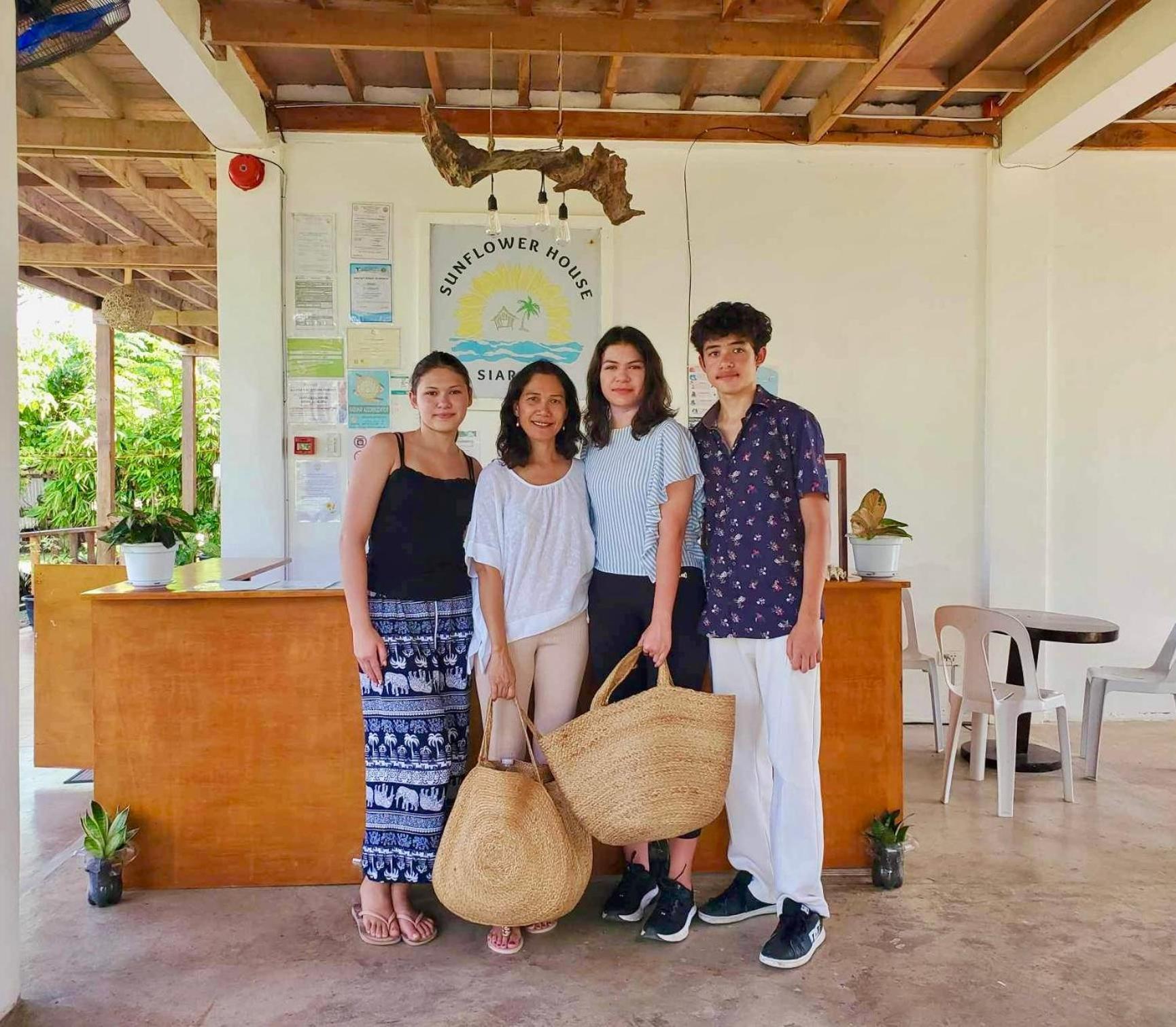 Siargao Sunflower Suites General Luna  Exteriör bild